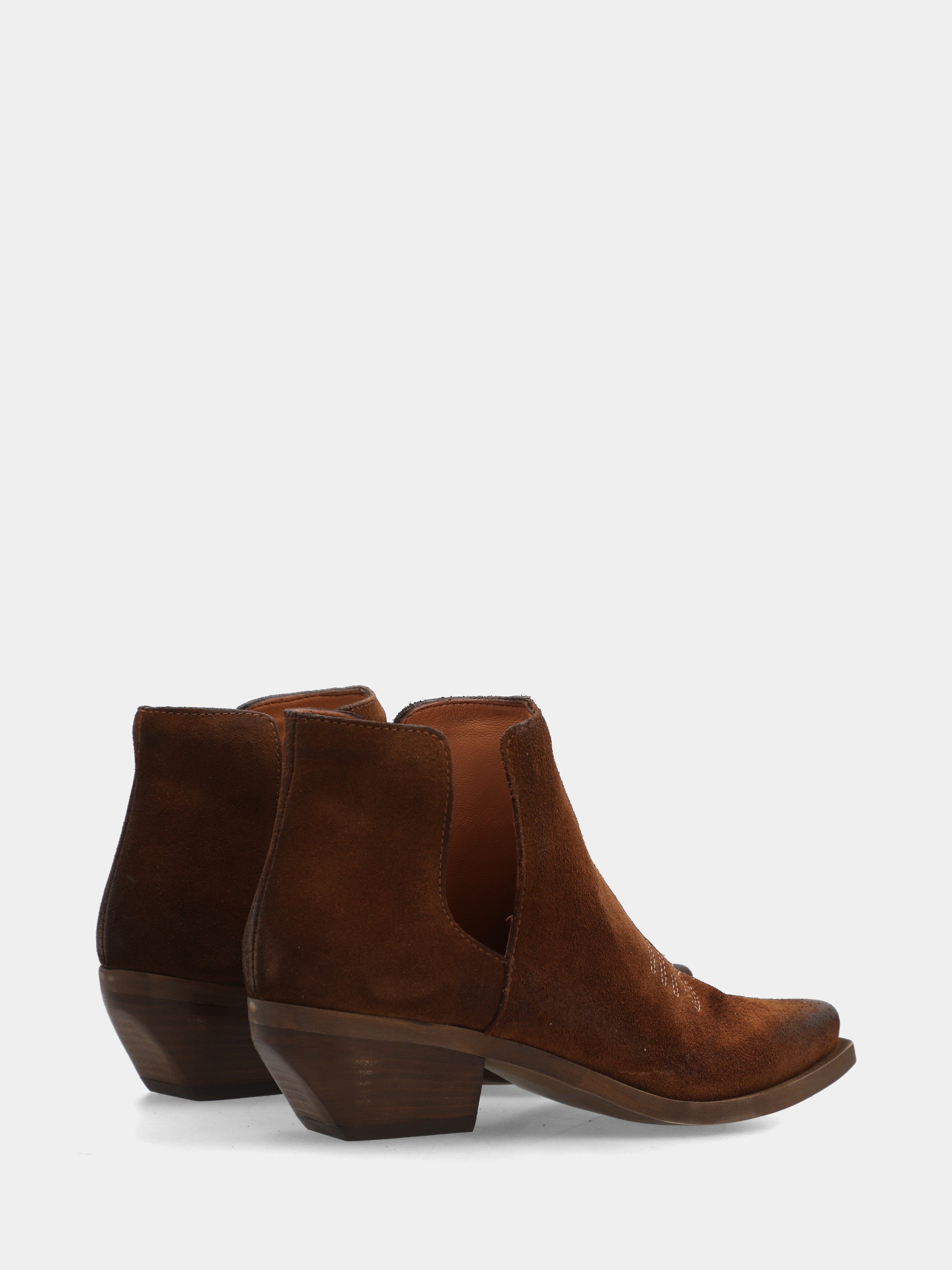 Western boots with a block heel in brown suede with embroidery and 40mm heel