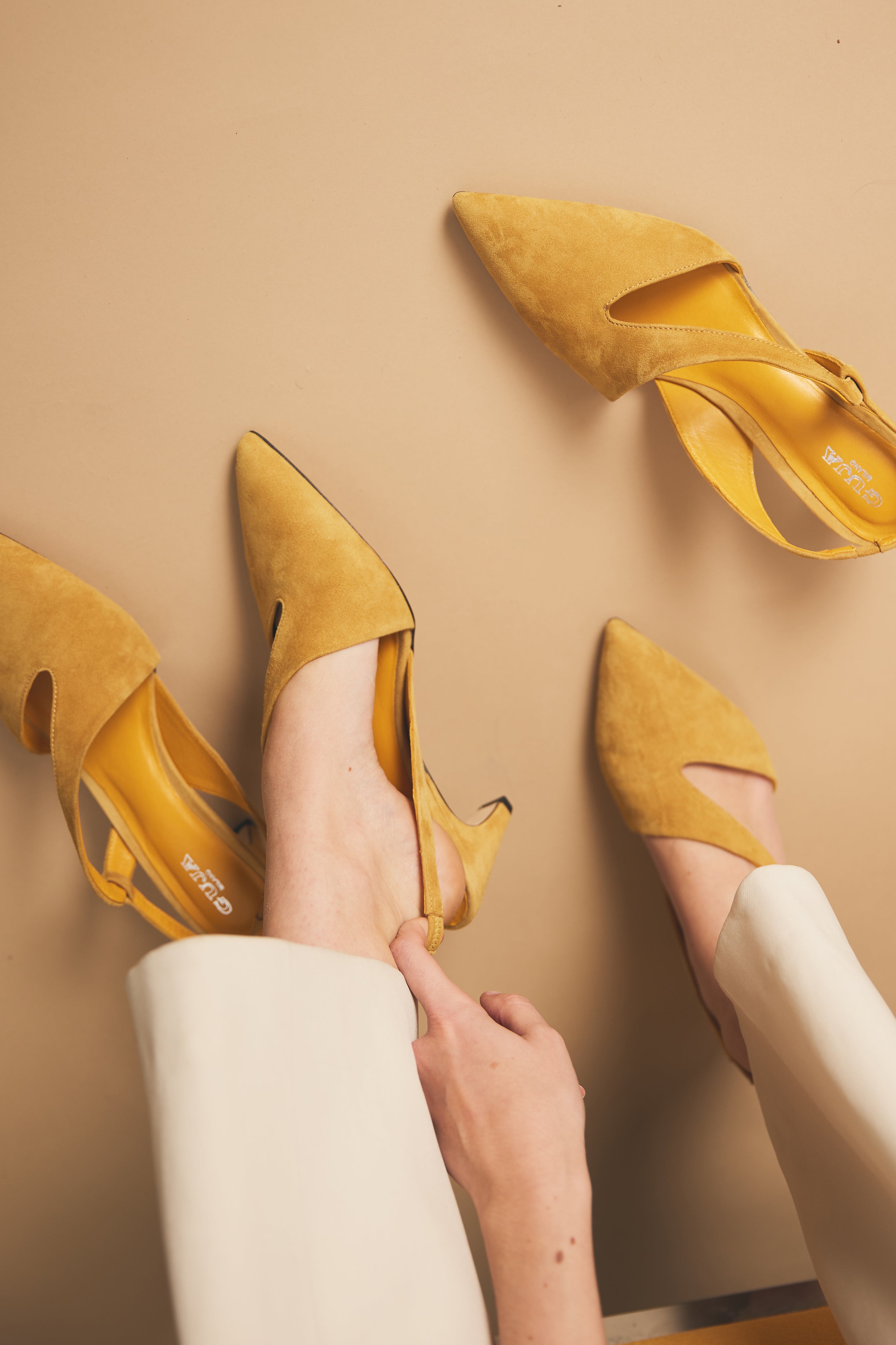 Ochre suede slingback with semi-conical heel