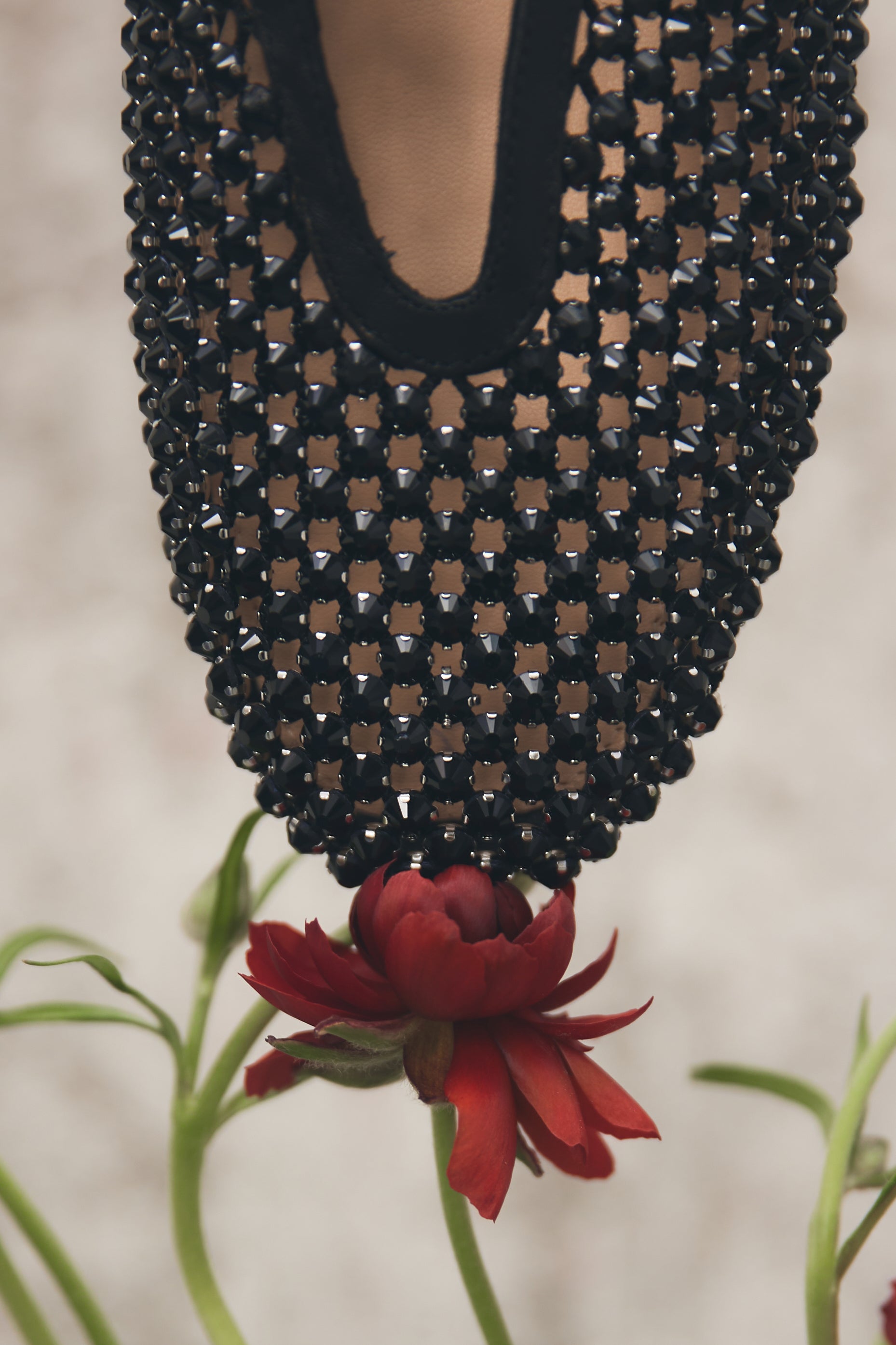 Mary Jane in nappa nera traforata con cristalli e punta tonda