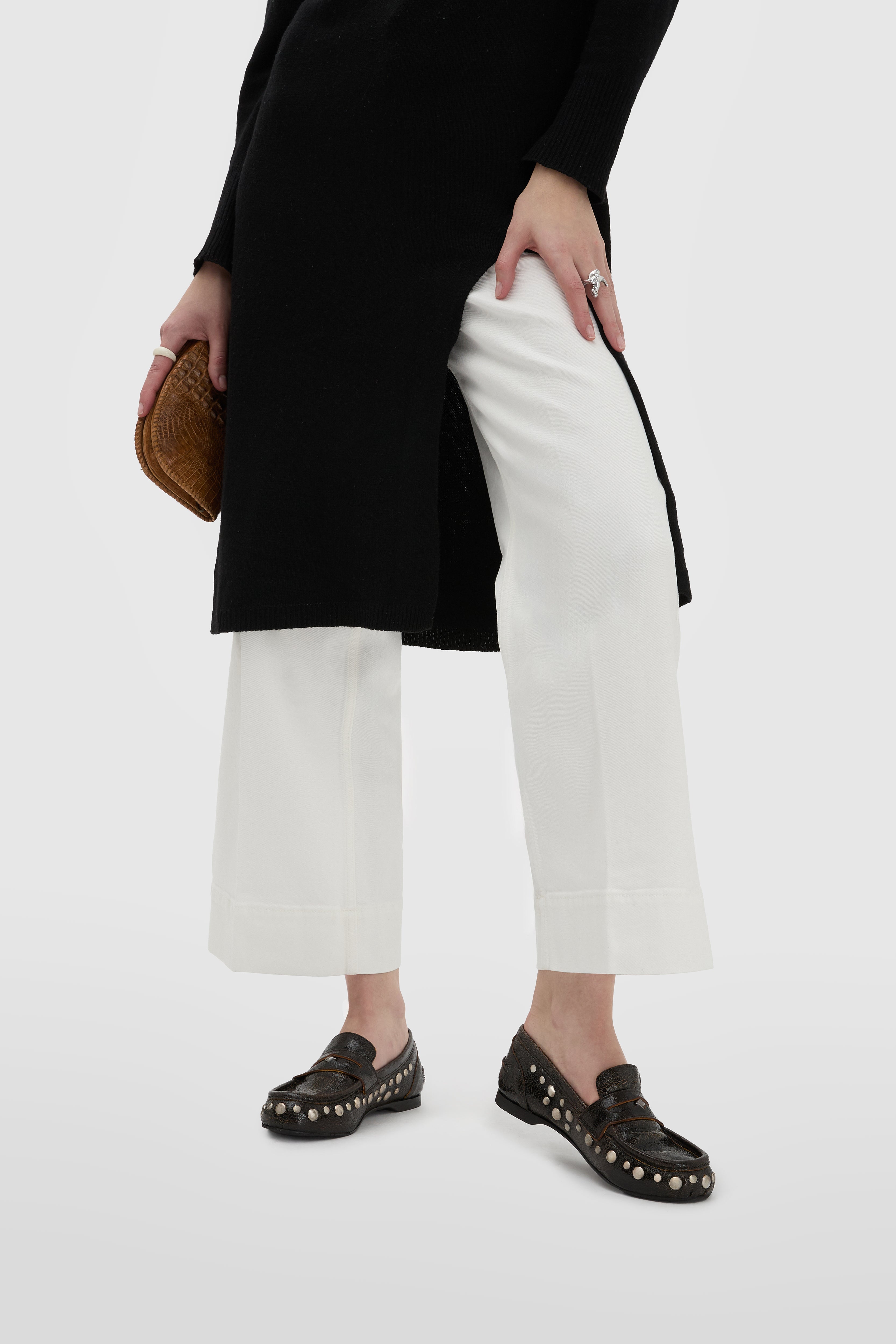 Mocassin en cuir verni craquelé marron foncé avec clous