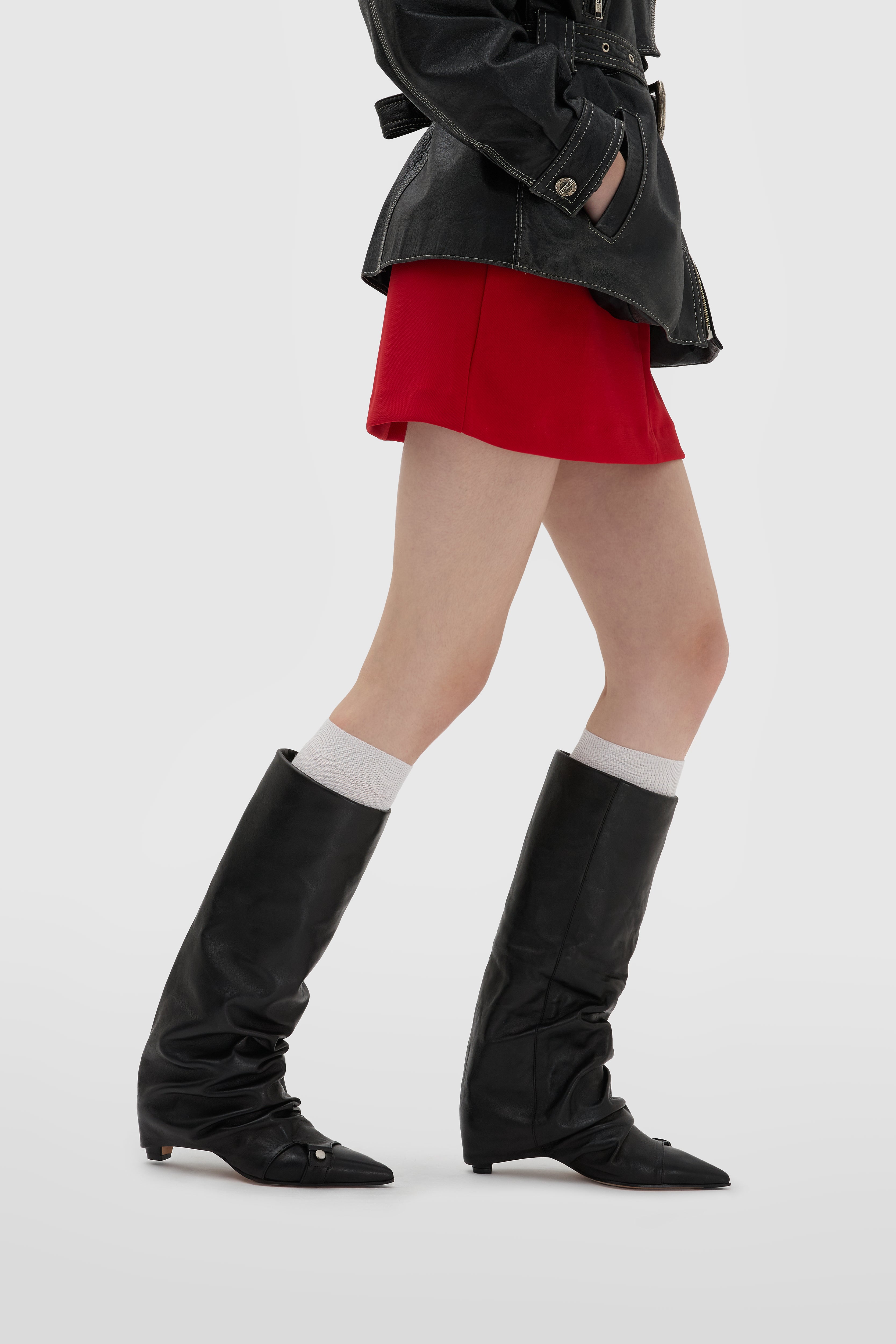 Botte en nappa noir avec tige relevée et bride finale