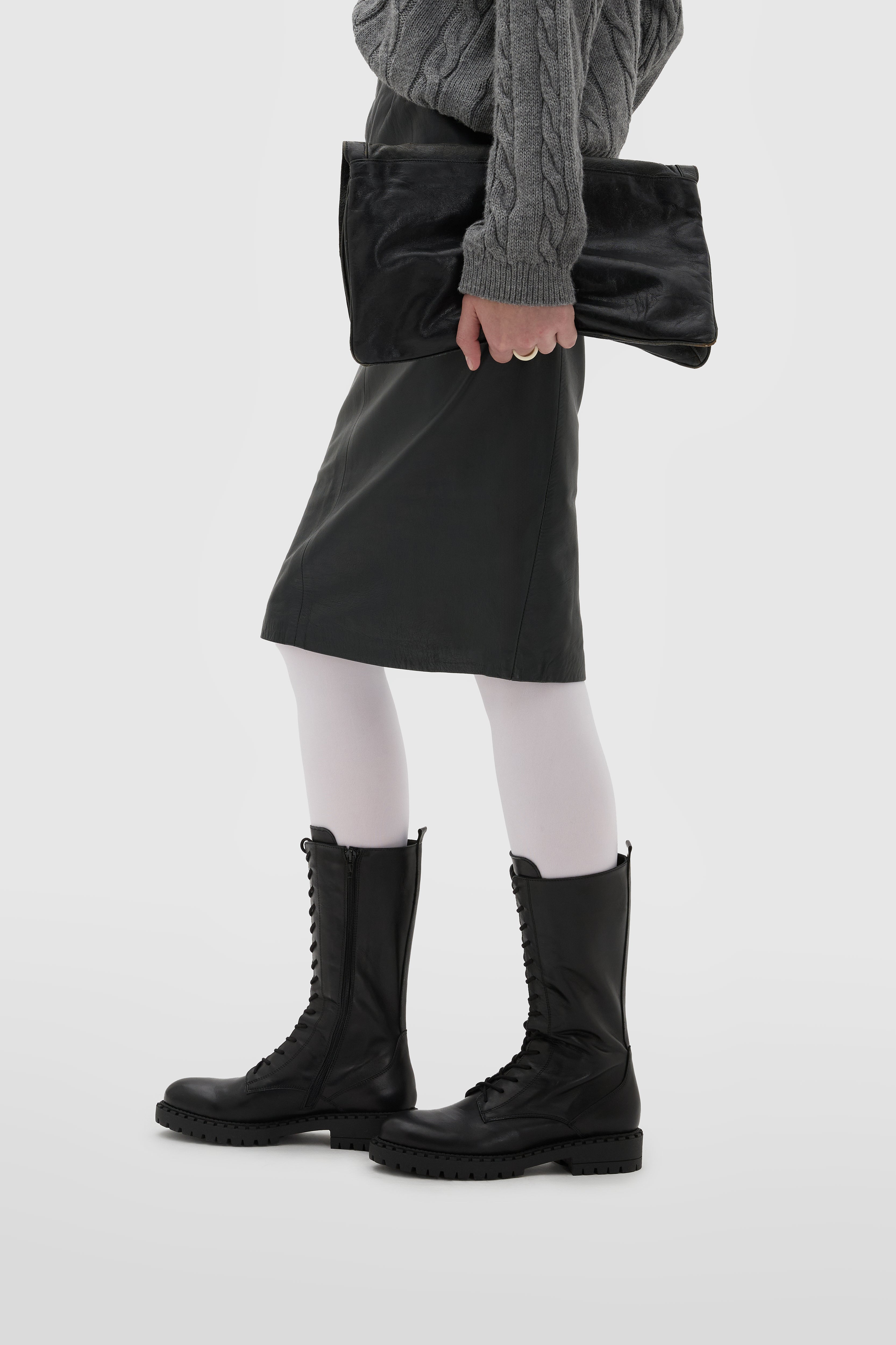 Boot de combat en veau noir avec tige 3/4 et semelle crantée flexible