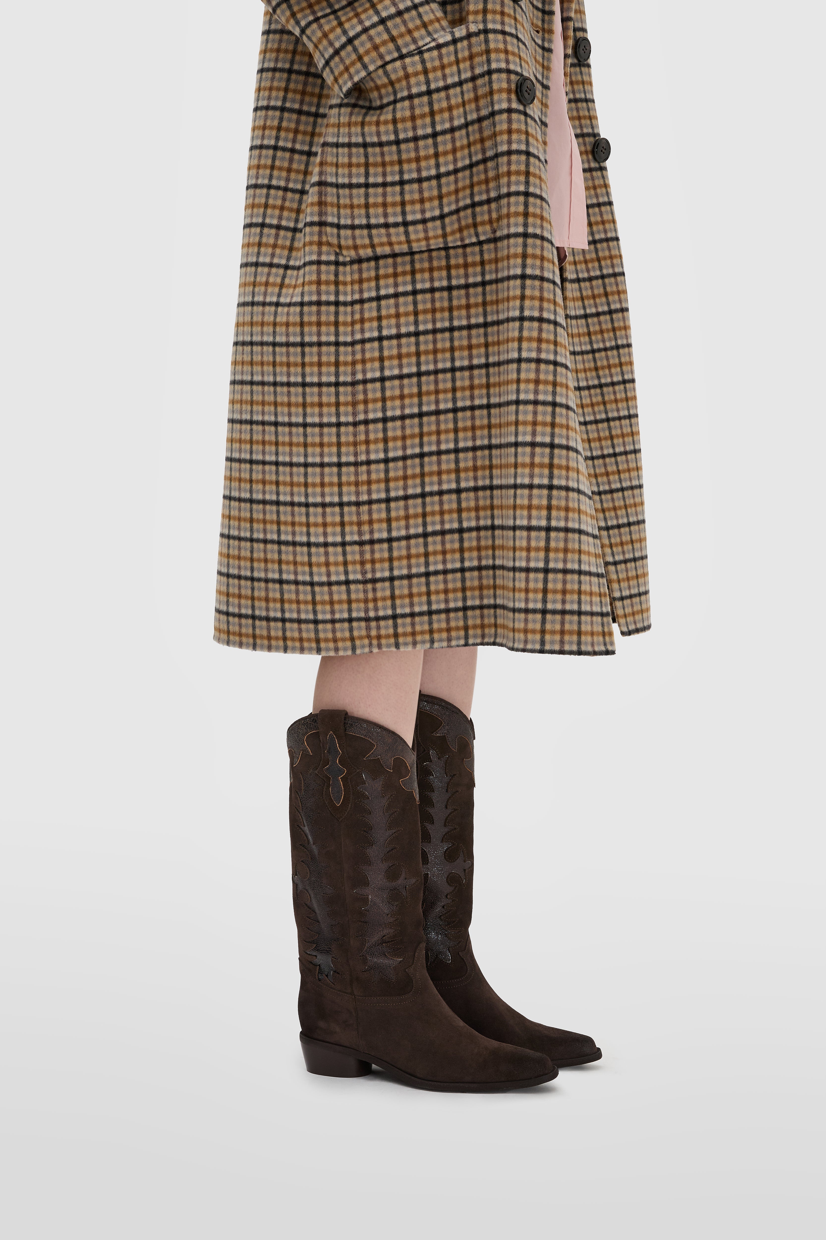 Camperos en croûte marron avec ornements sculptés en forme de lys