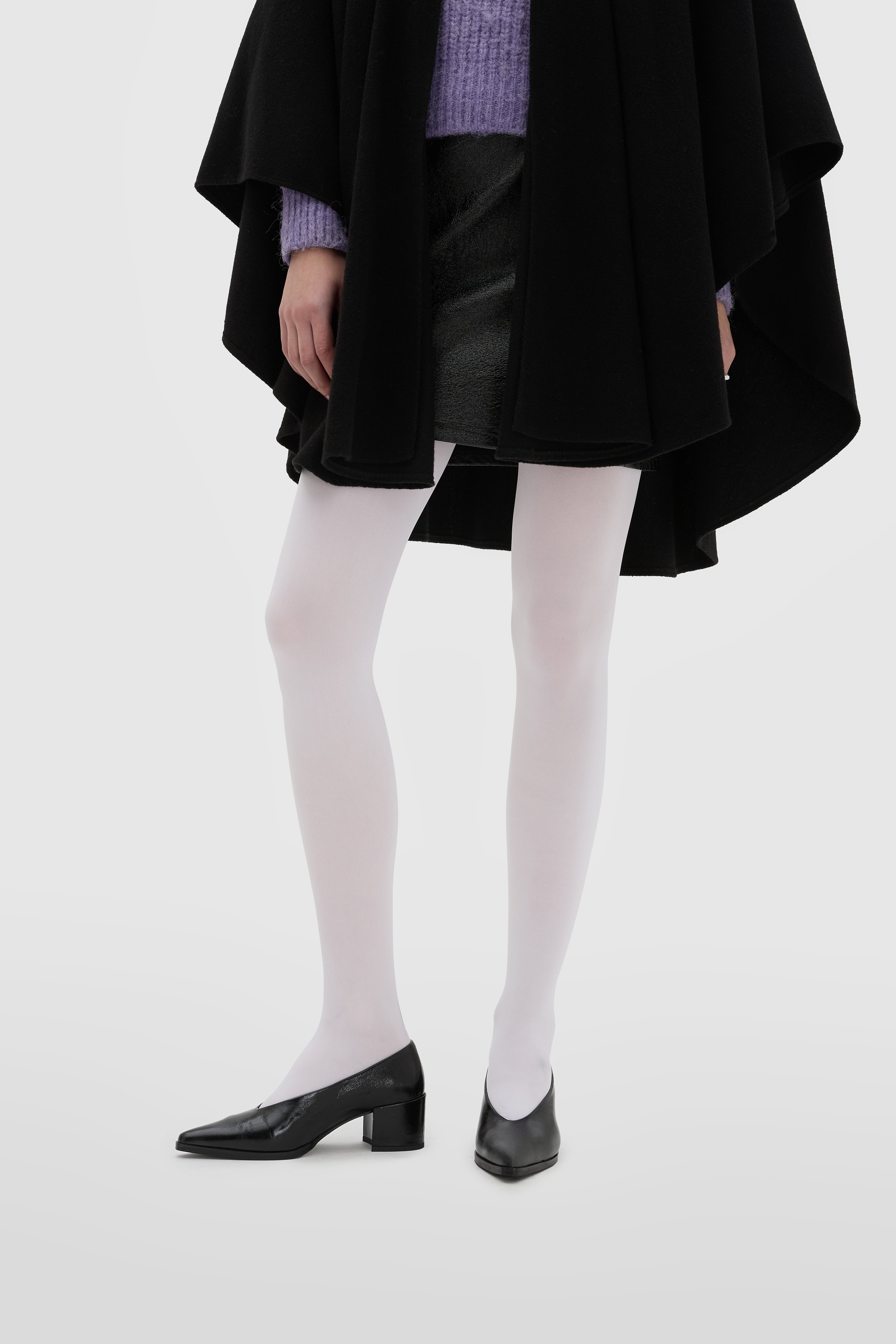 Escarpins en verni miroir noir avec col montant et talon bloc