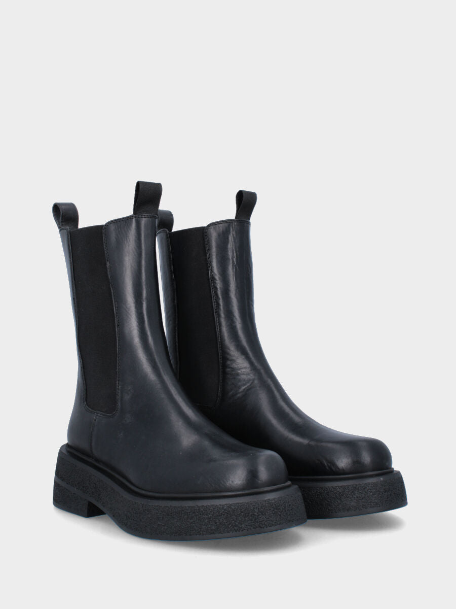 Sandalo monoblocco in vitello rosso con fascia ripiegata