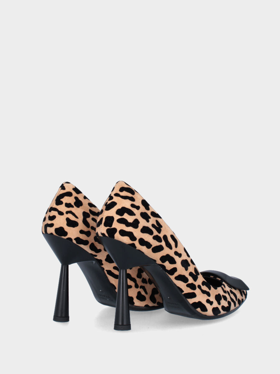 Escarpins en cuir animalier avec accessoire géométrique