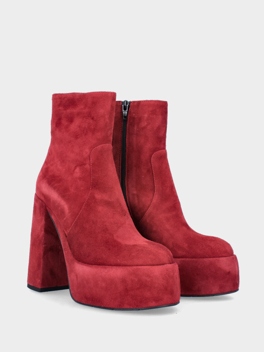 Sandalo monoblocco in vitello rosso con fascia ripiegata