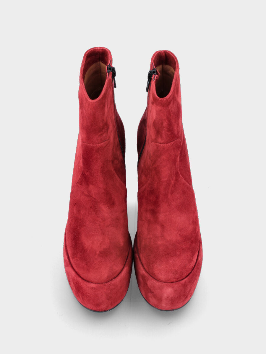 Sandalo monoblocco in vitello rosso con fascia ripiegata