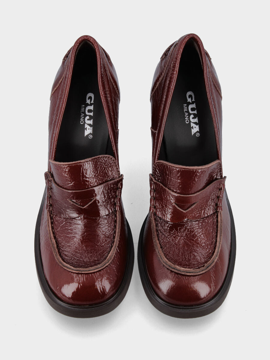 Sandalo monoblocco in vitello rosso con fascia ripiegata
