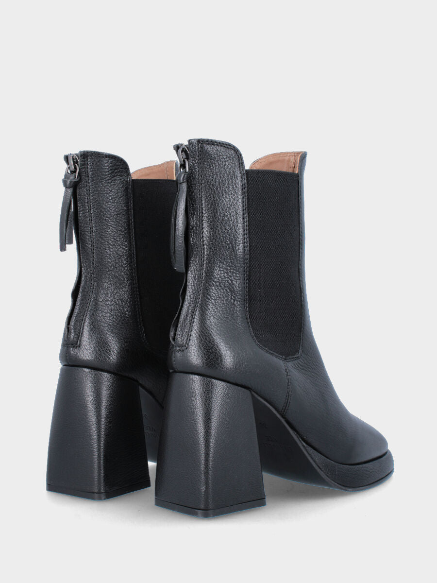 Stivaletto nero in pelle con cerniera posteriore e plateau