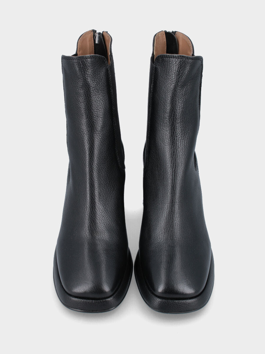 Stivaletto nero in pelle con cerniera posteriore e plateau