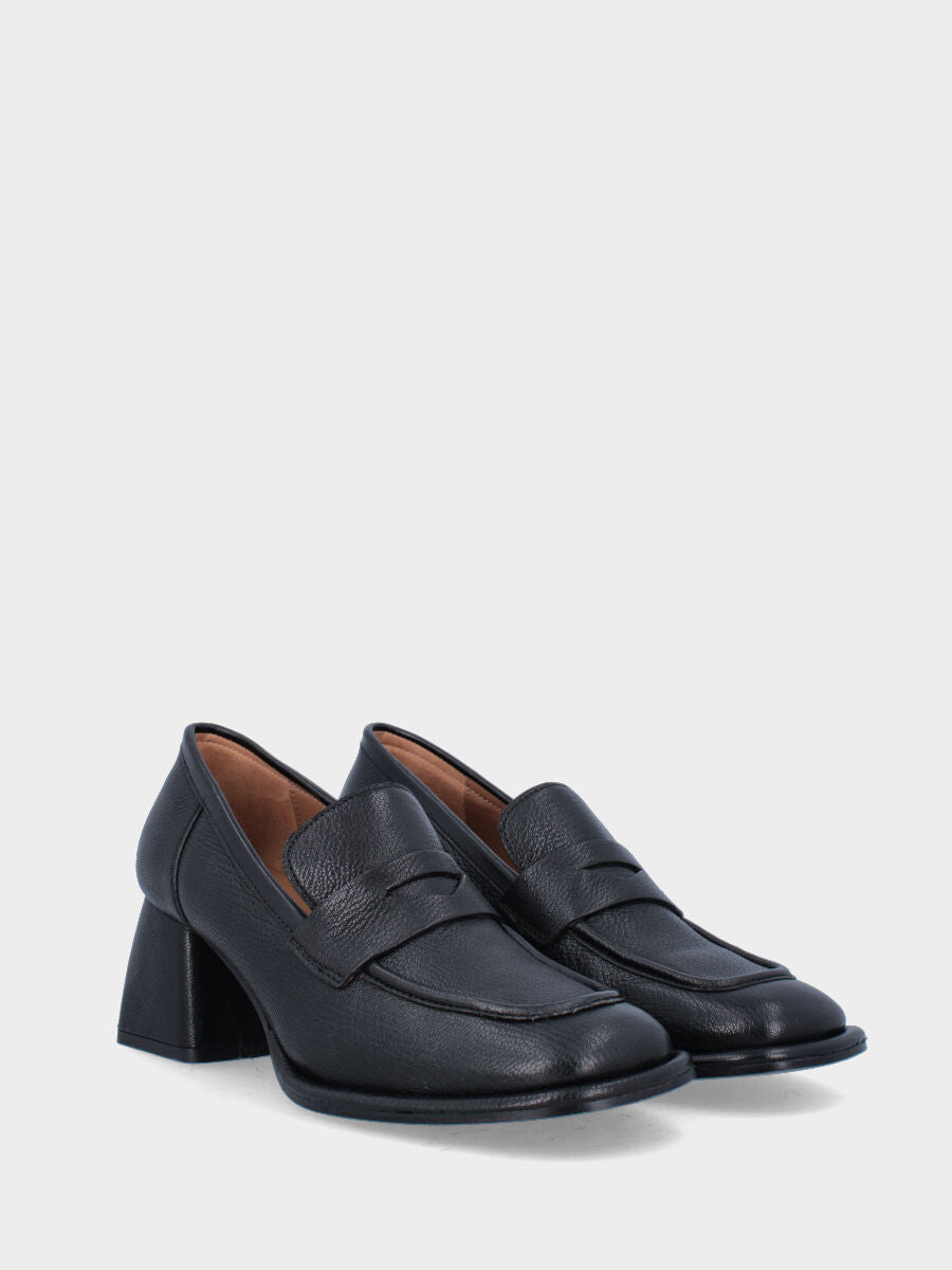 Sandalo monoblocco in vitello rosso con fascia ripiegata