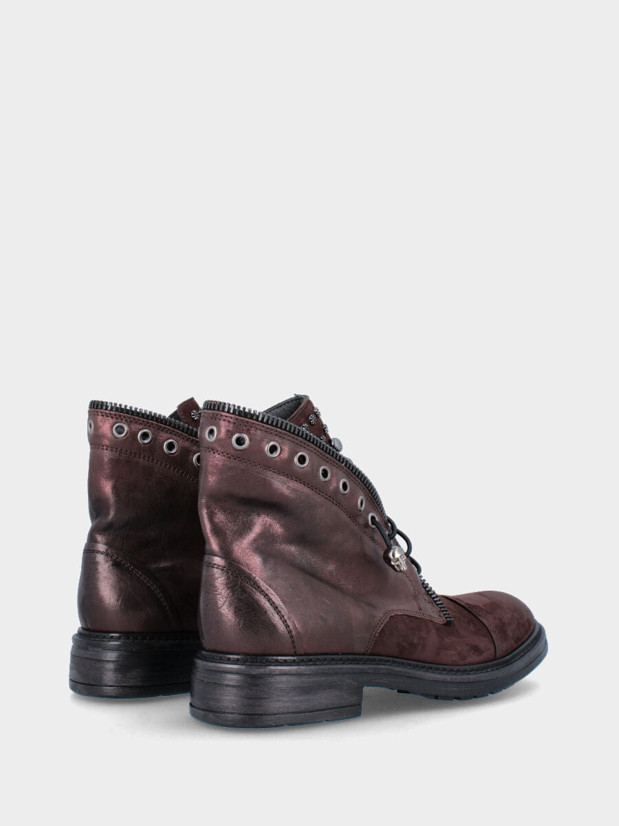 Polacchino marrone in pelle con ghetta e borchie