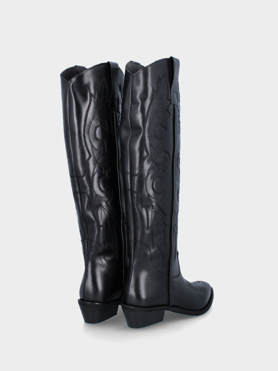 Campero noir en cuir avec broderies abstraites