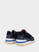 Sneaker blu in pelle con suola in gomma microporosa