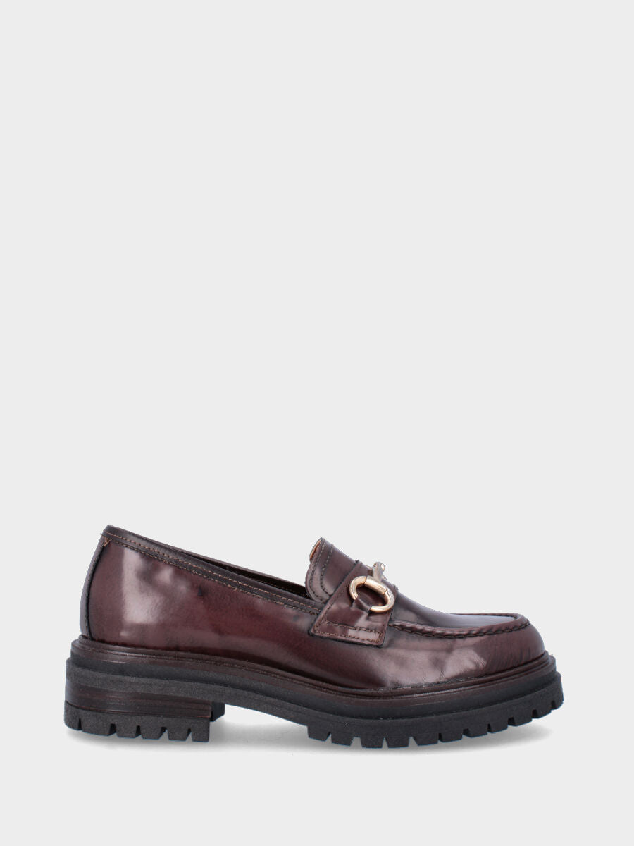 Sandalo monoblocco in vitello rosso con fascia ripiegata