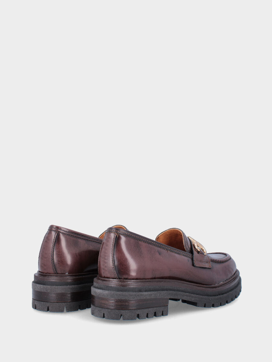 Sandalo monoblocco in vitello rosso con fascia ripiegata
