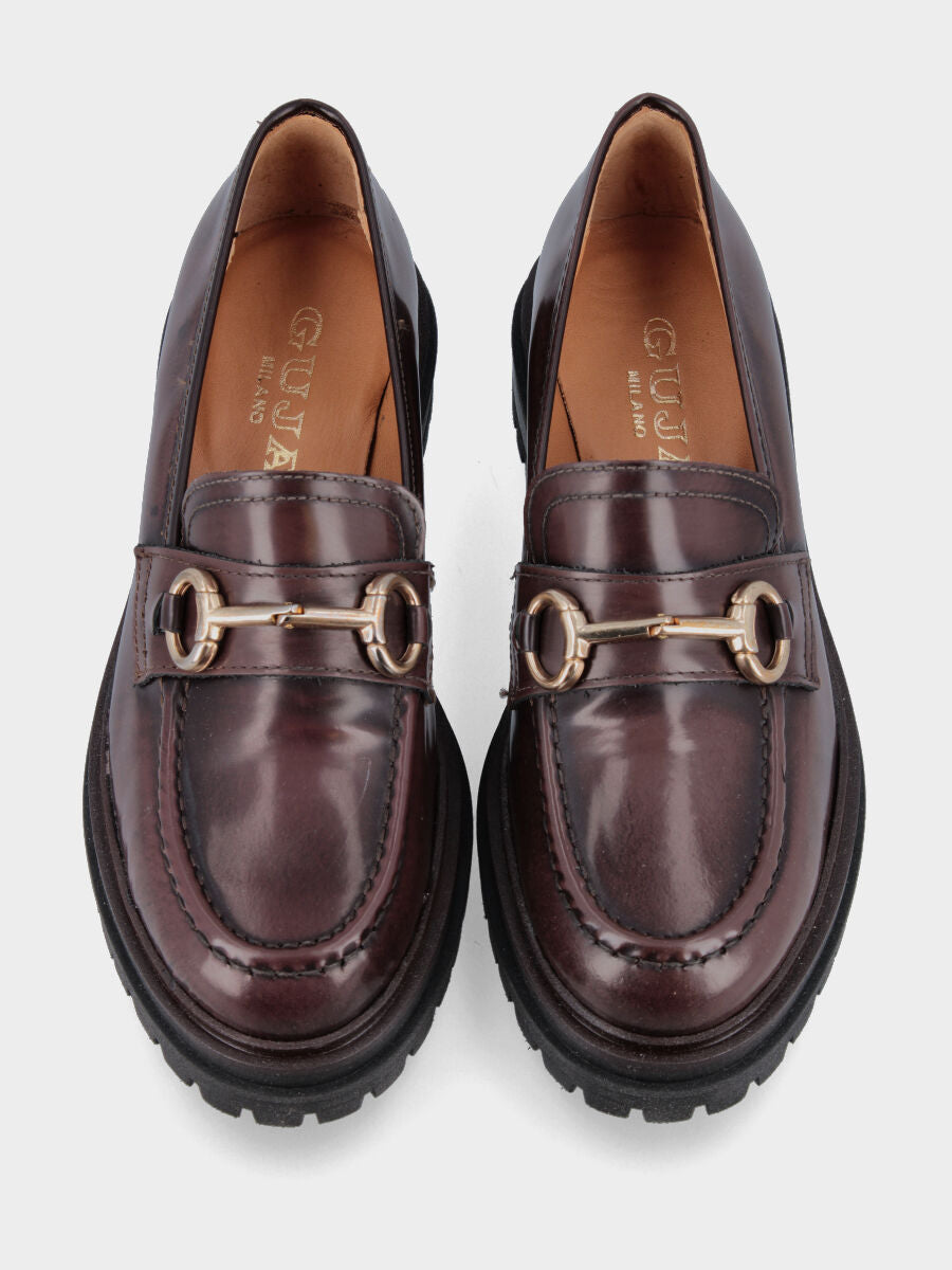 Sandalo monoblocco in vitello rosso con fascia ripiegata