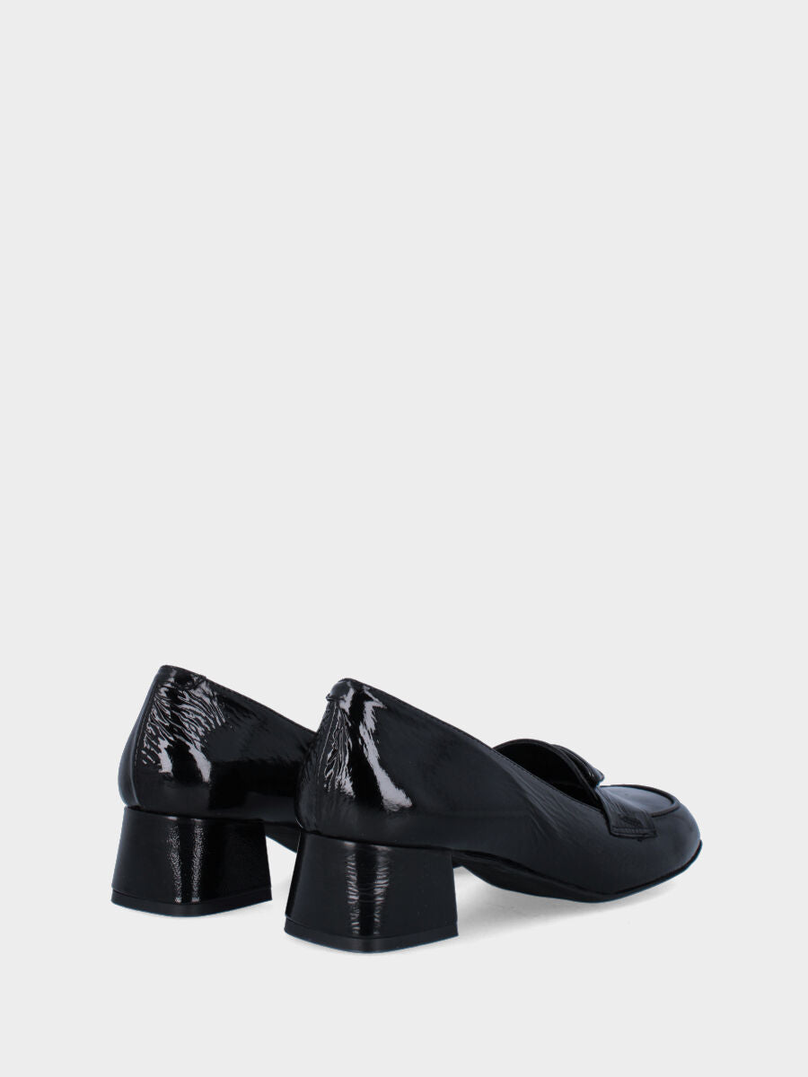 Mocassino nero in pelle con bottone geometrico