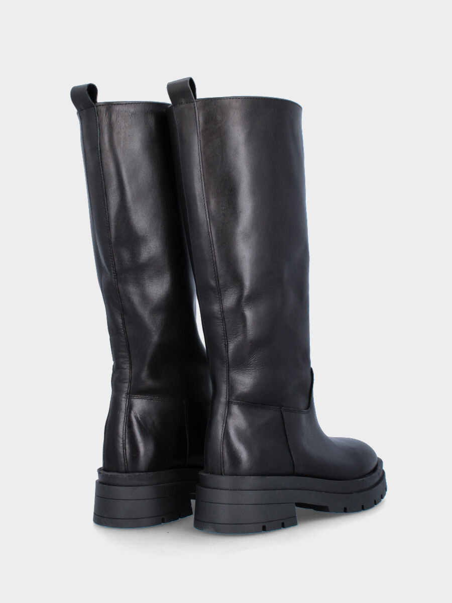 Stivale nero in pelle con gambale a tubo e suola track