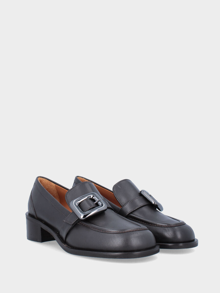 Sandalo monoblocco in vitello rosso con fascia ripiegata