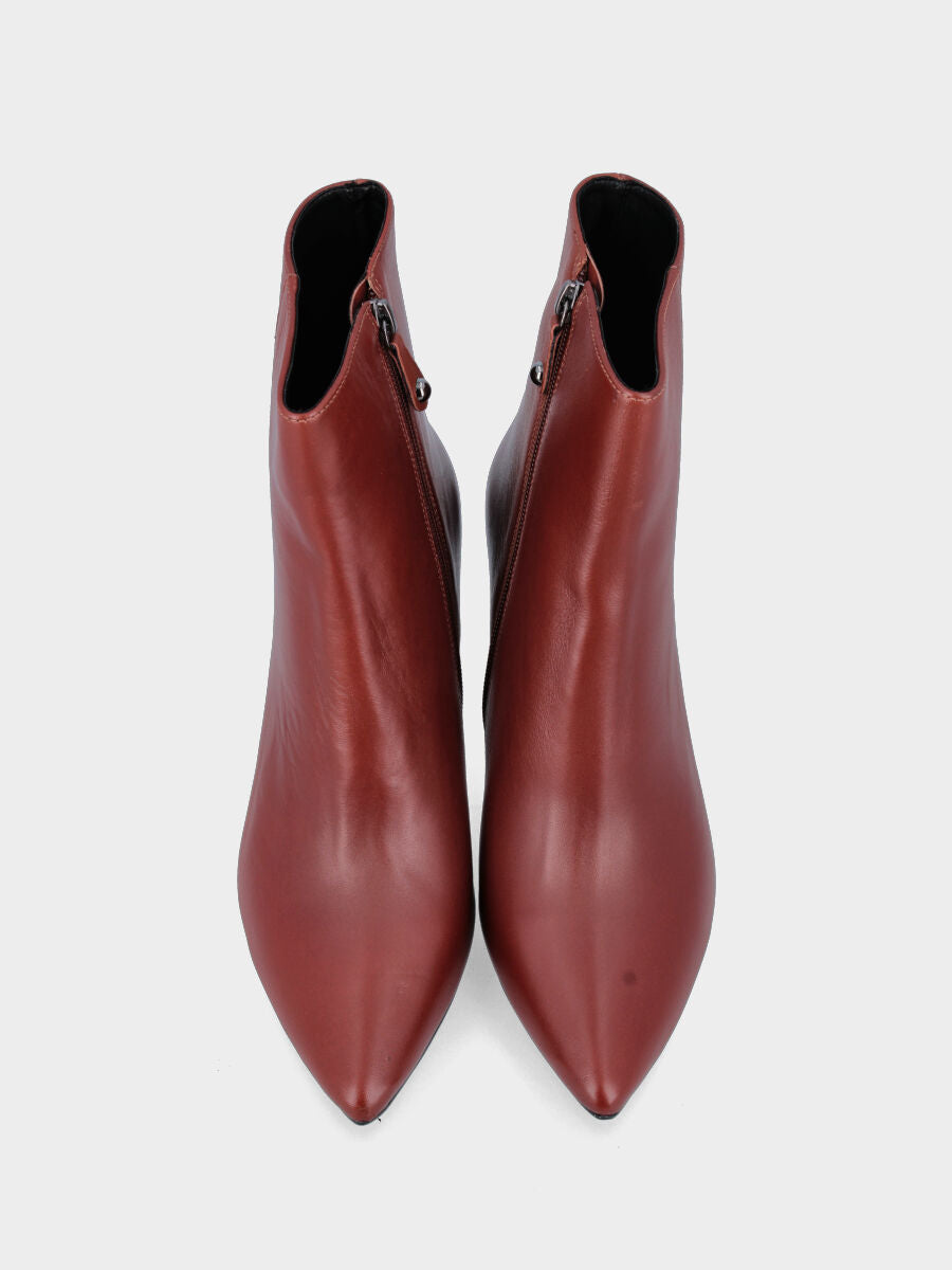 Sandalo monoblocco in vitello rosso con fascia ripiegata