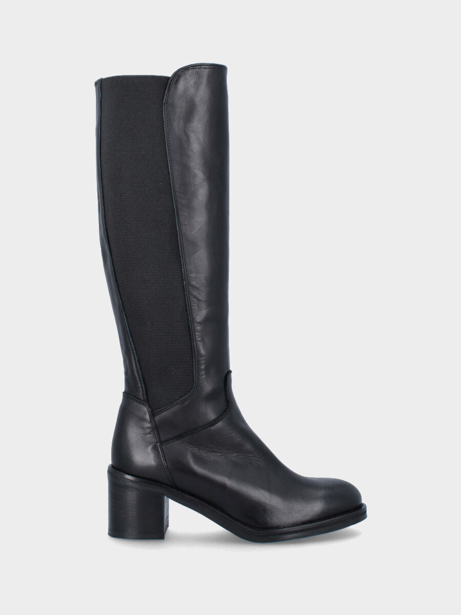 Sandalo monoblocco in vitello rosso con fascia ripiegata