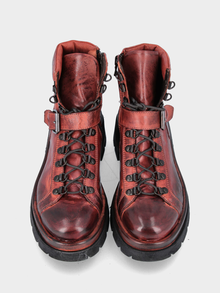 Sandalo monoblocco in vitello rosso con fascia ripiegata