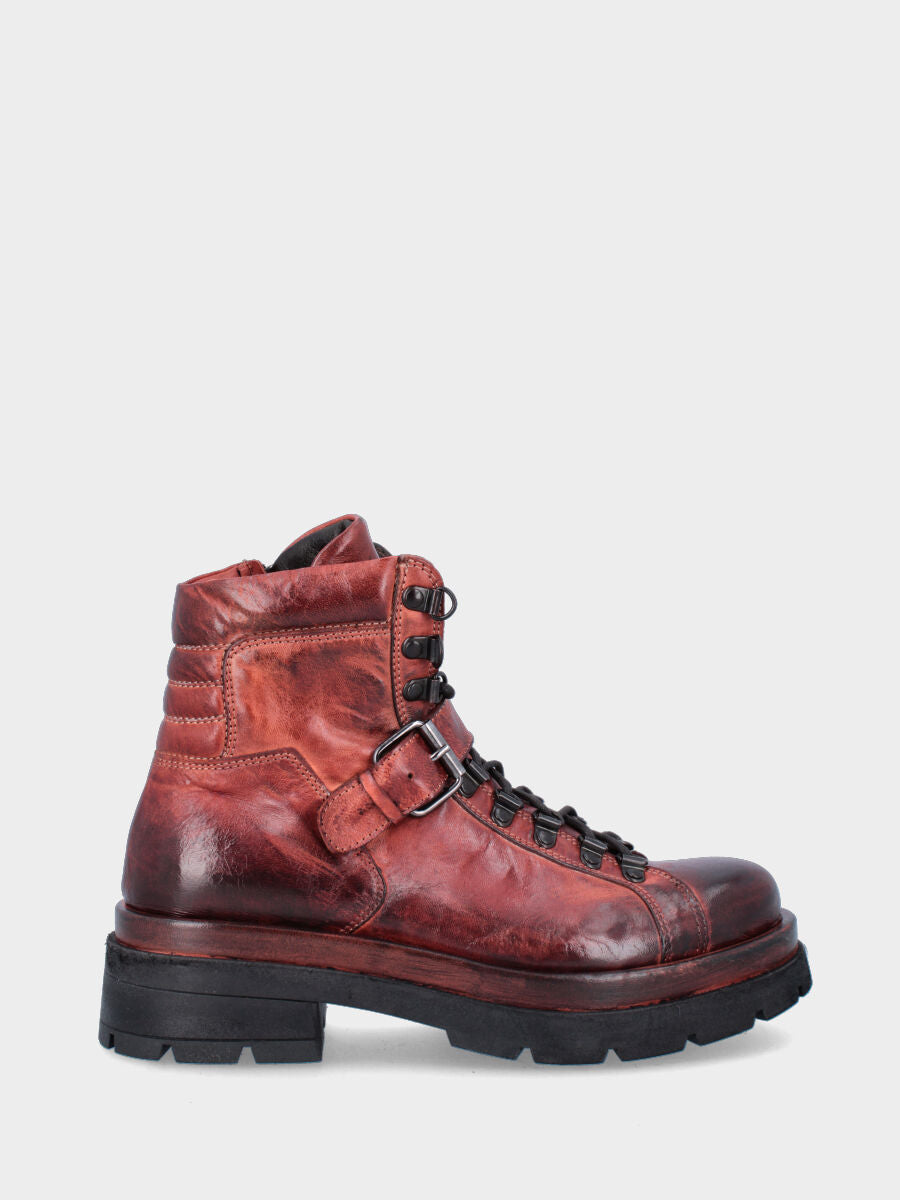 Sandalo monoblocco in vitello rosso con fascia ripiegata