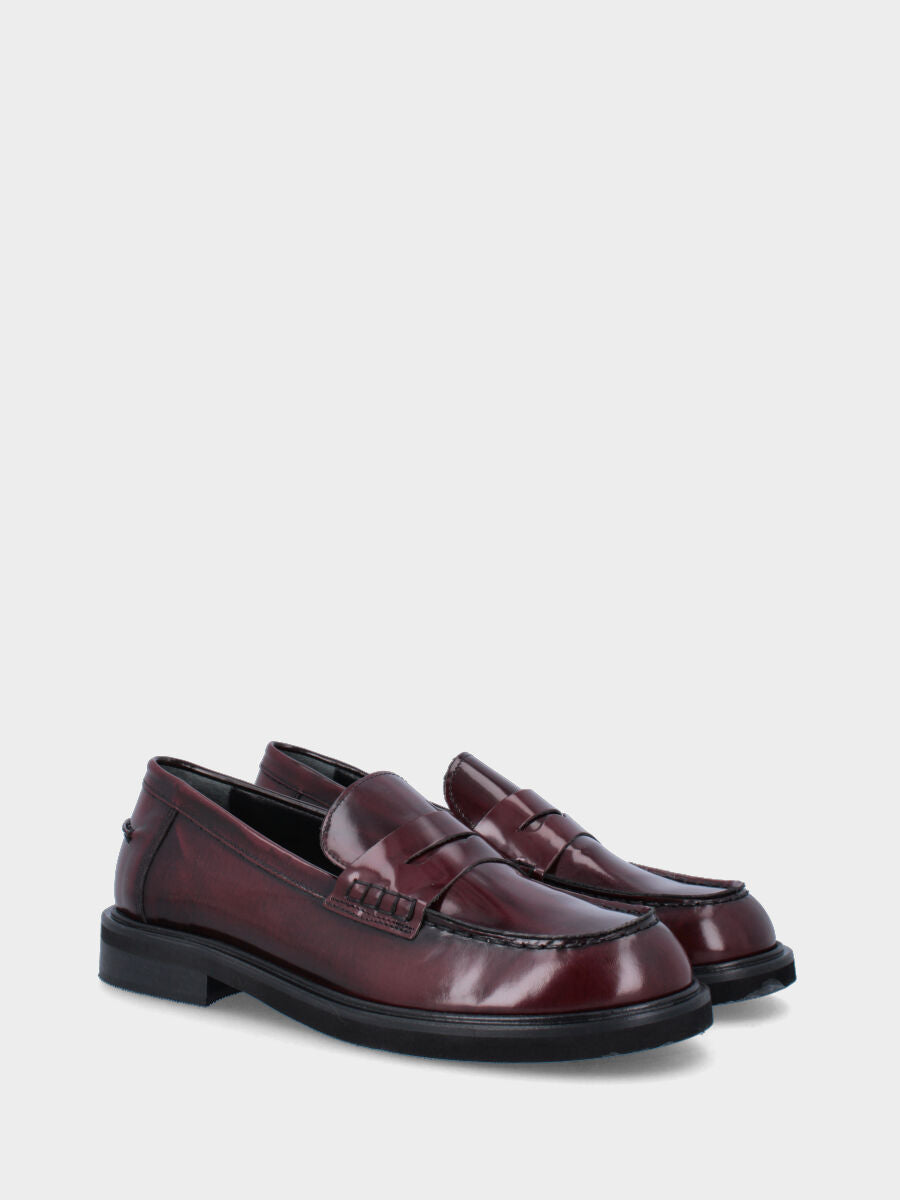 Sandalo monoblocco in vitello rosso con fascia ripiegata