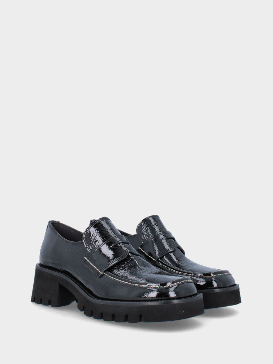 Mocassin noir en cuir avec semelle track et surpiqûres apparentes