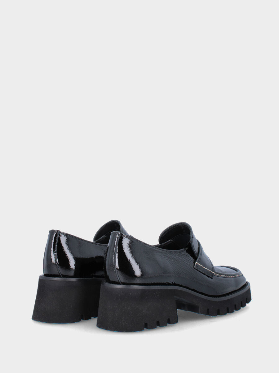 Mocassin noir en cuir avec semelle track et surpiqûres apparentes