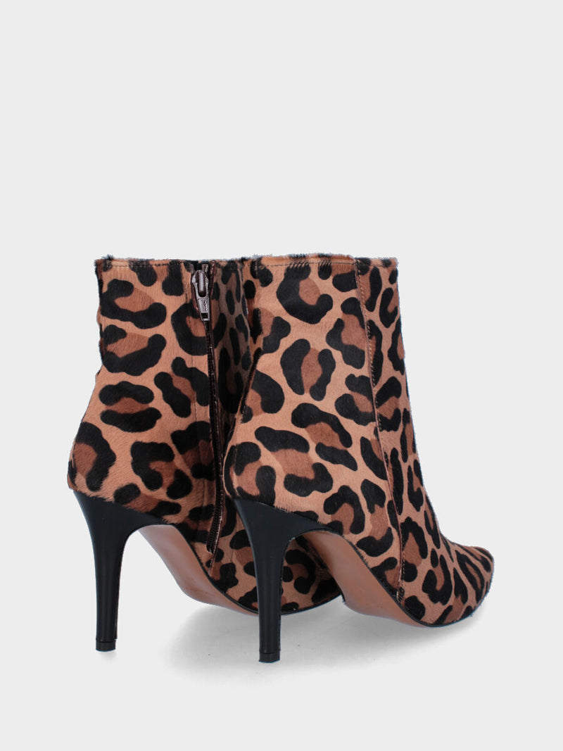 Stivaletto animalier in pelle con punta sfilata e tacco sottile