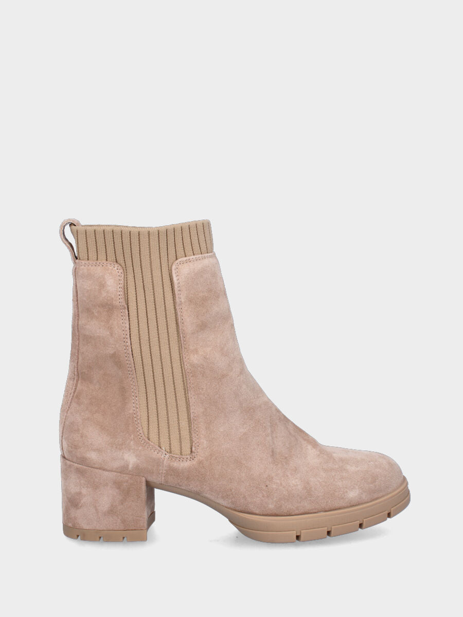 beatle with 50mm heel stocking with 20mm rubber platform, round toe, tank tread rubber sole