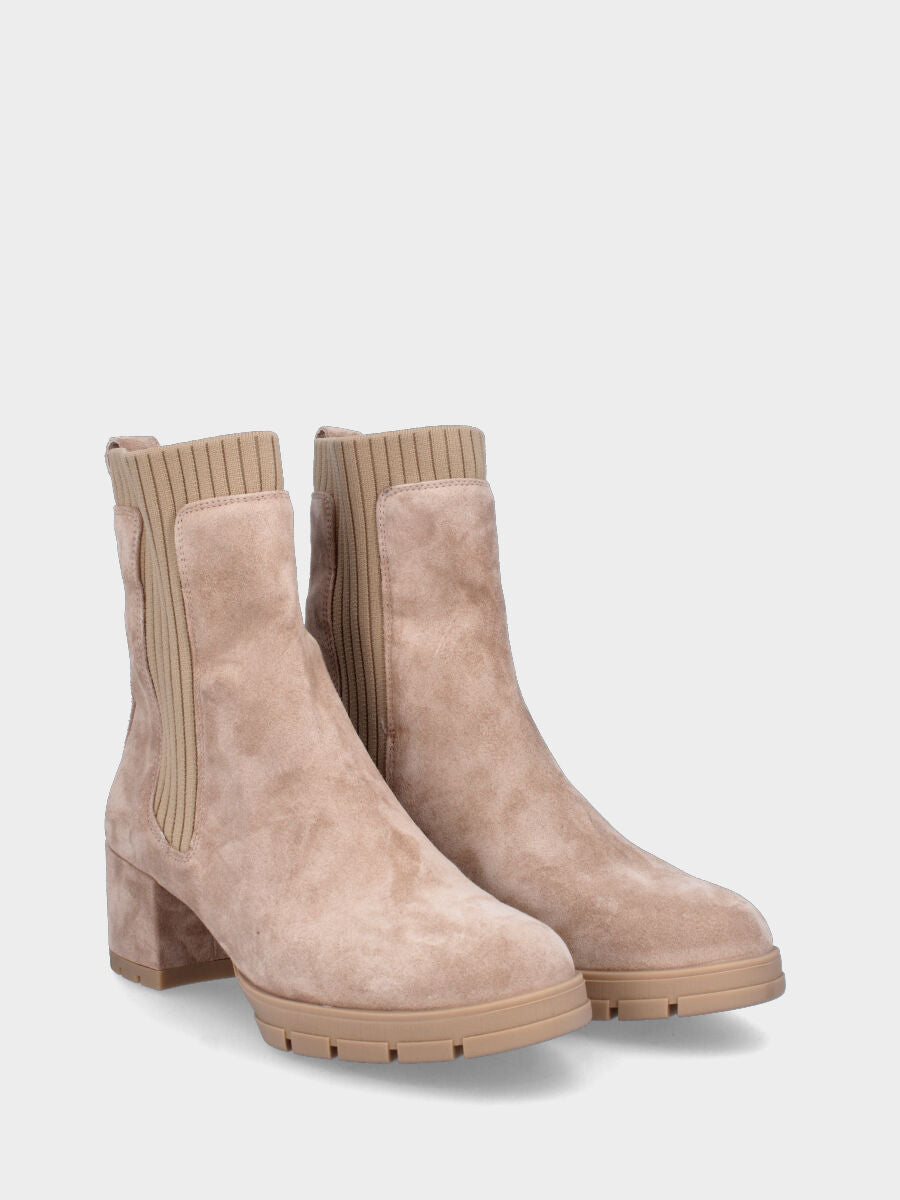 beatle with 50mm heel stocking with 20mm rubber platform, round toe, tank tread rubber sole