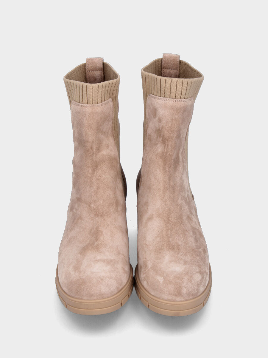 beatle with 50mm heel stocking with 20mm rubber platform, round toe, tank tread rubber sole