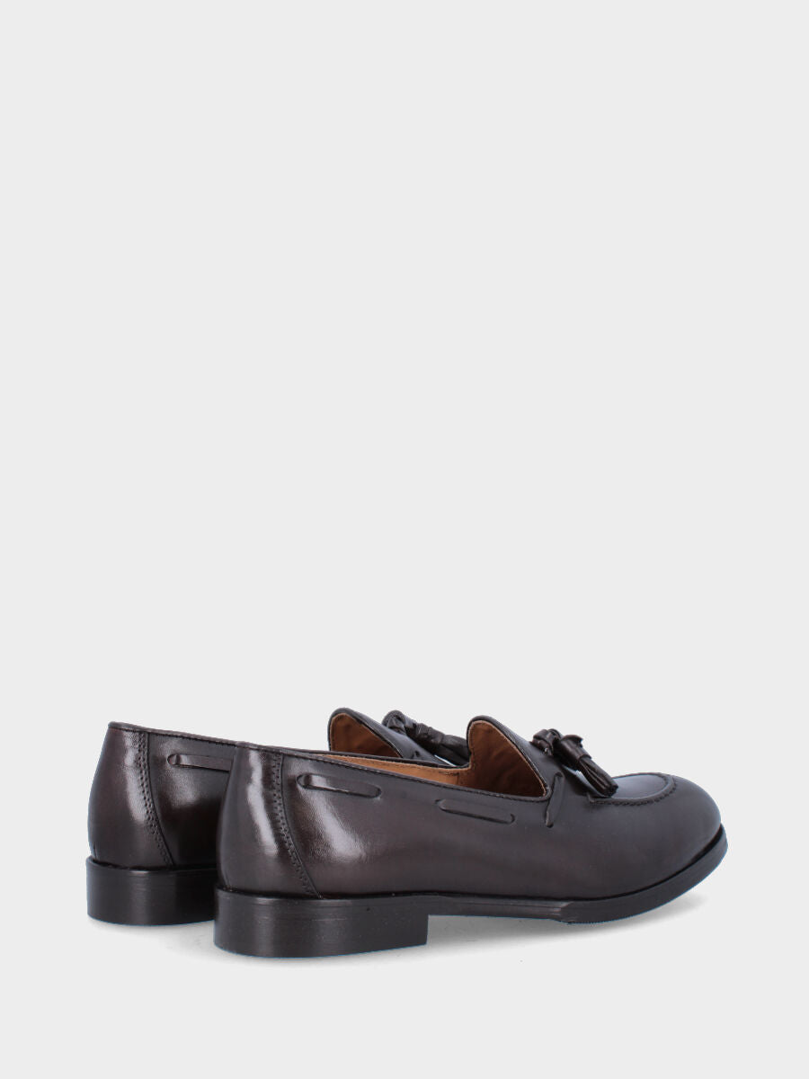 Mocassino marrone in pelle con nappine