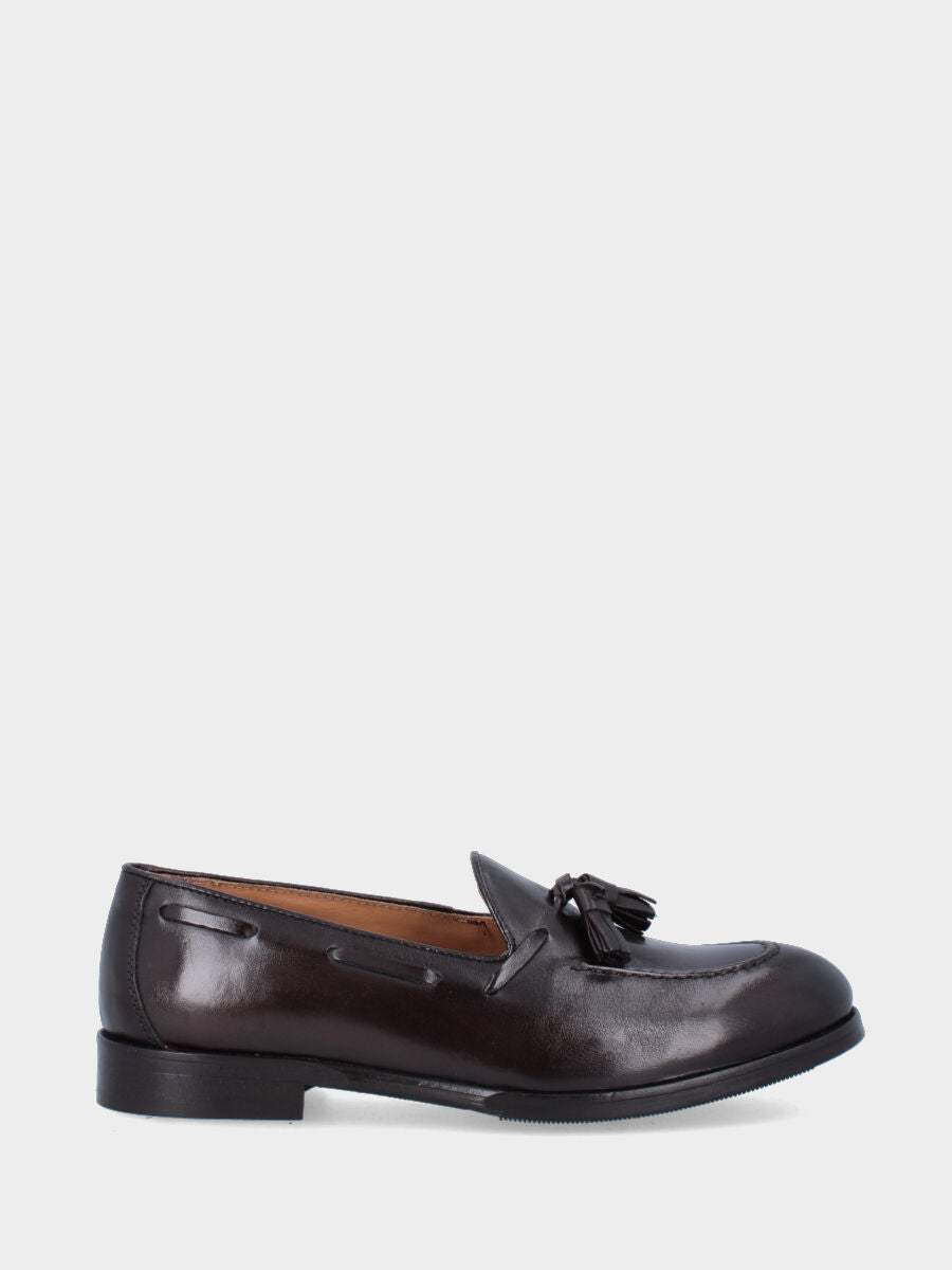 Mocassino marrone in pelle con nappine