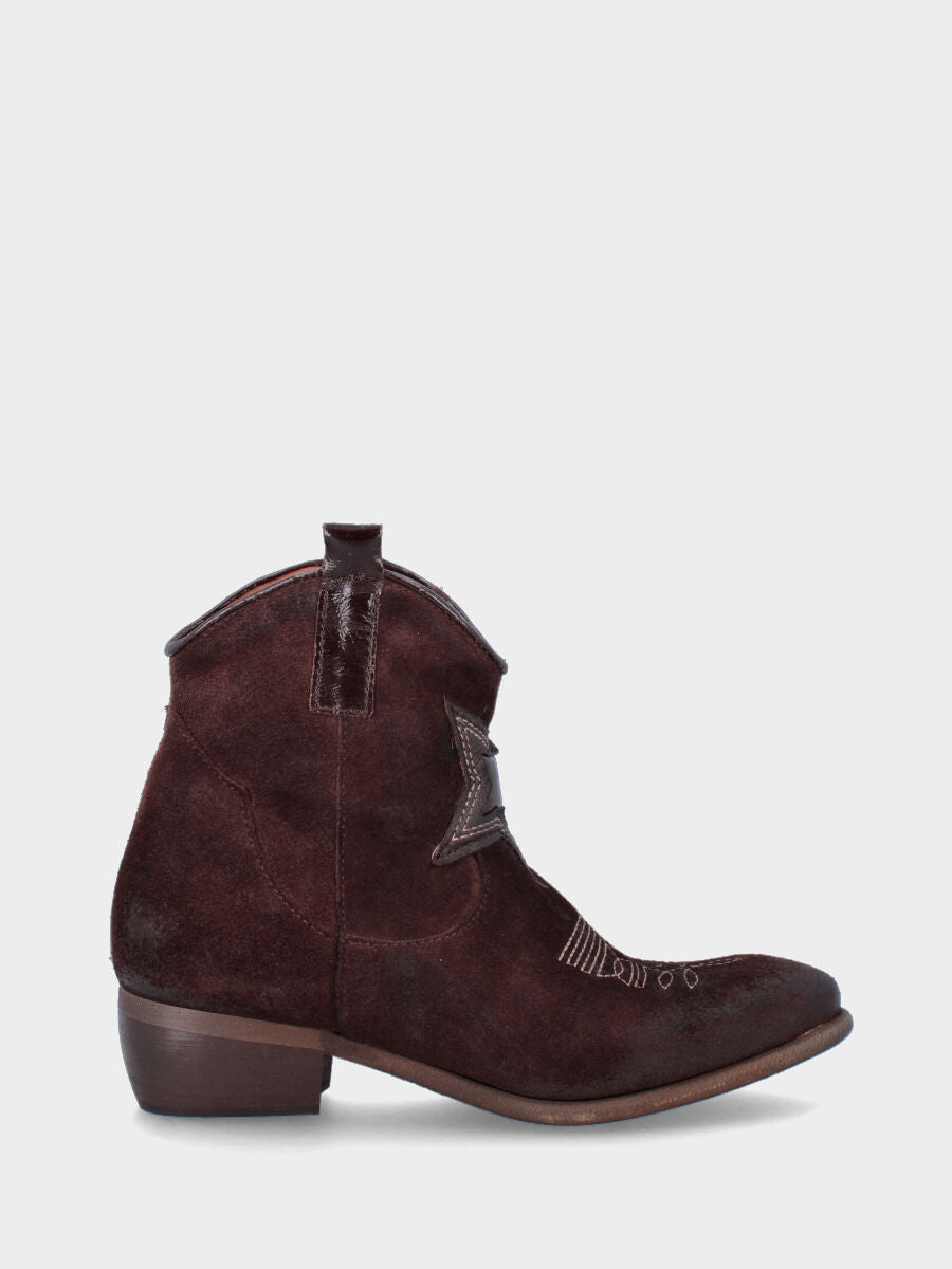 Sandalo monoblocco in vitello rosso con fascia ripiegata