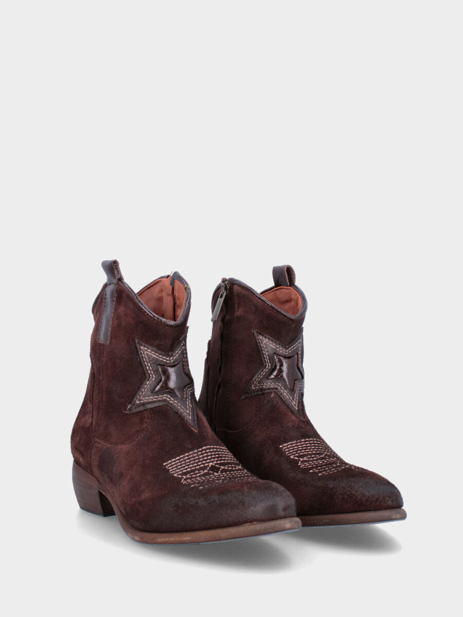 Campero marrone in pelle con ricamo a stella Guja Calzature