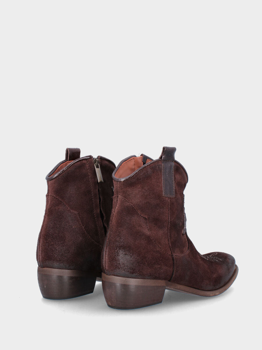 Sandalo monoblocco in vitello rosso con fascia ripiegata