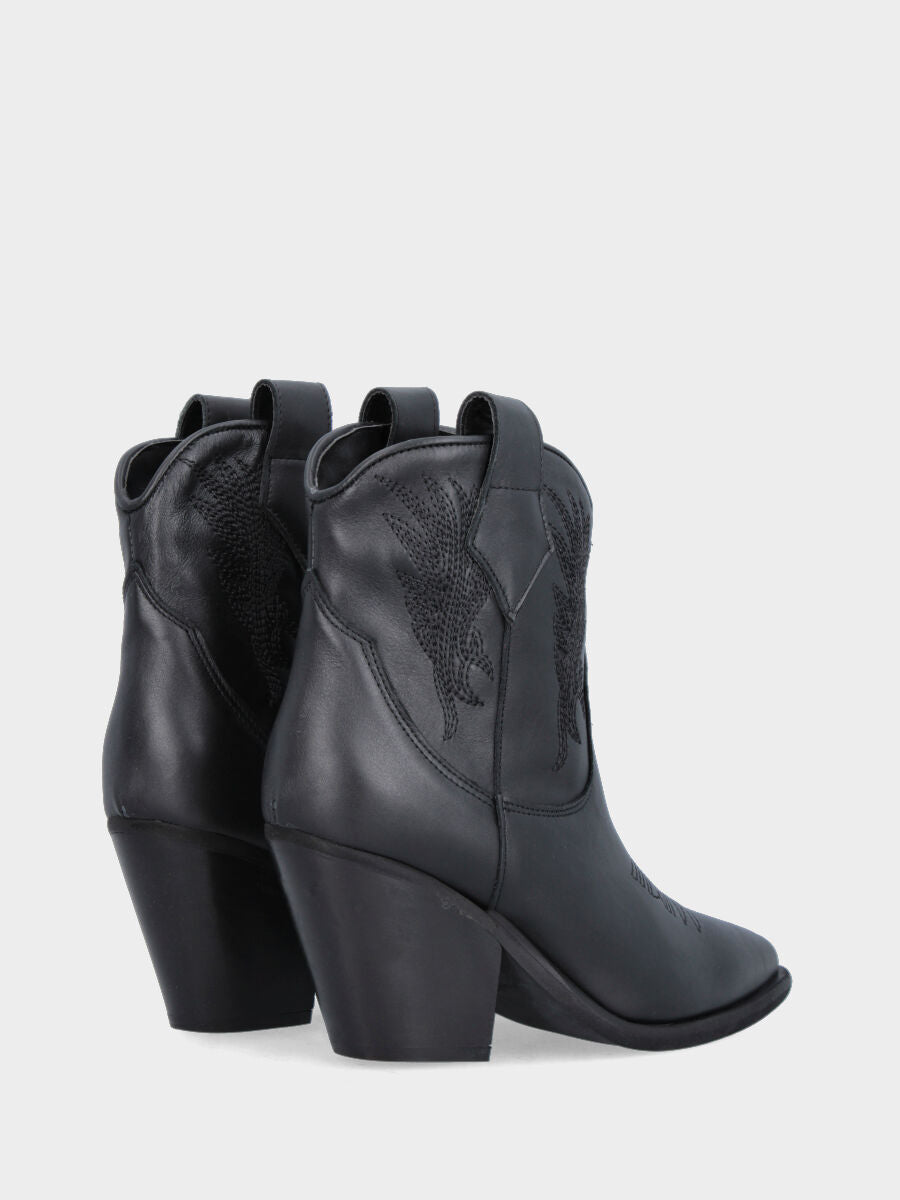 Campero basse noire en cuir avec coutures flambées