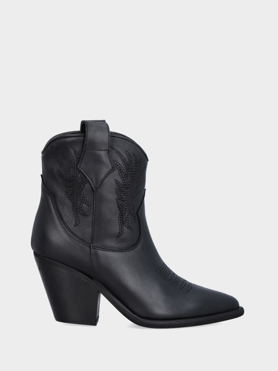 Campero basse noire en cuir avec coutures flambées