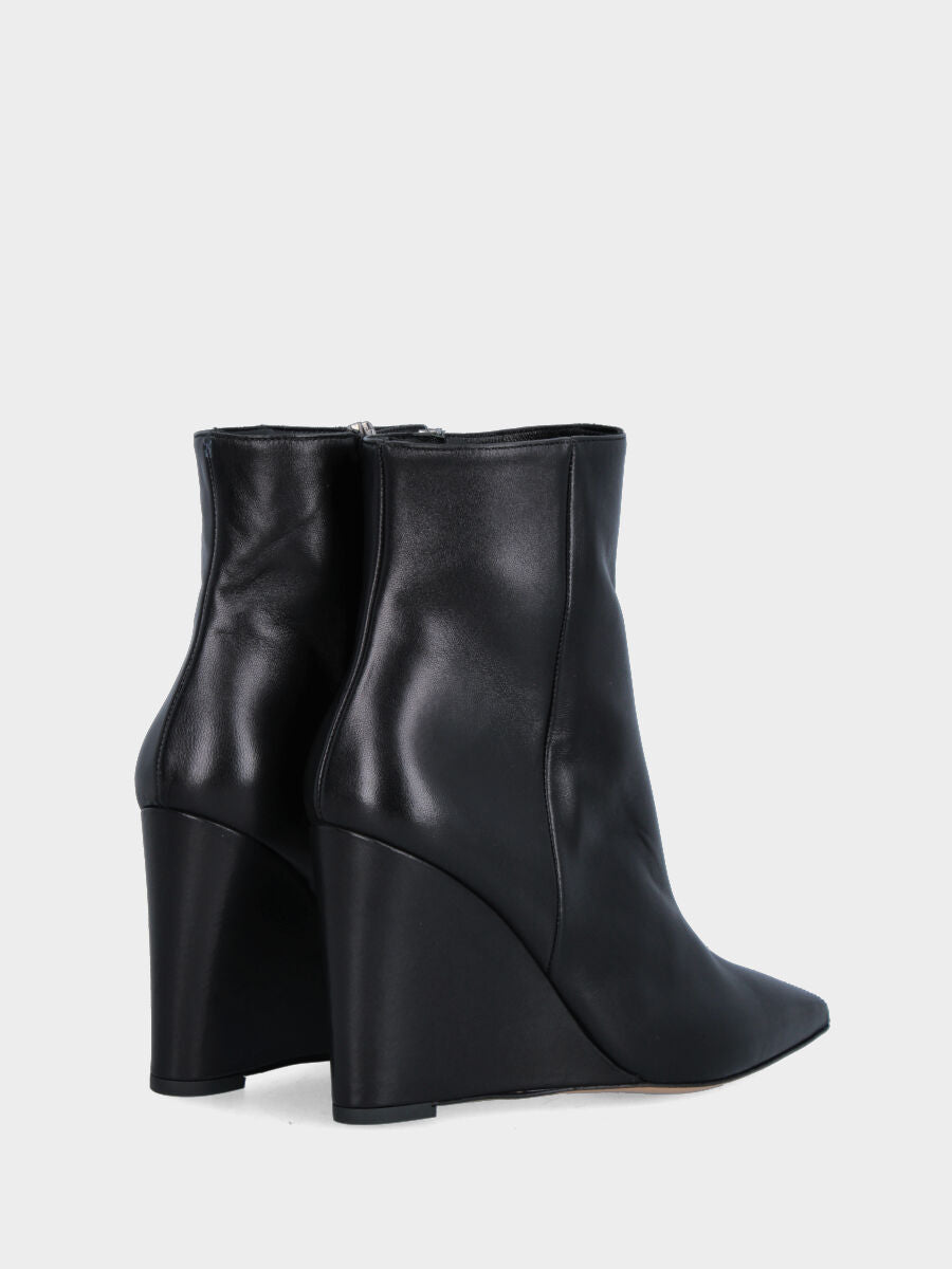 Stivaletto nero in pelle con zeppa