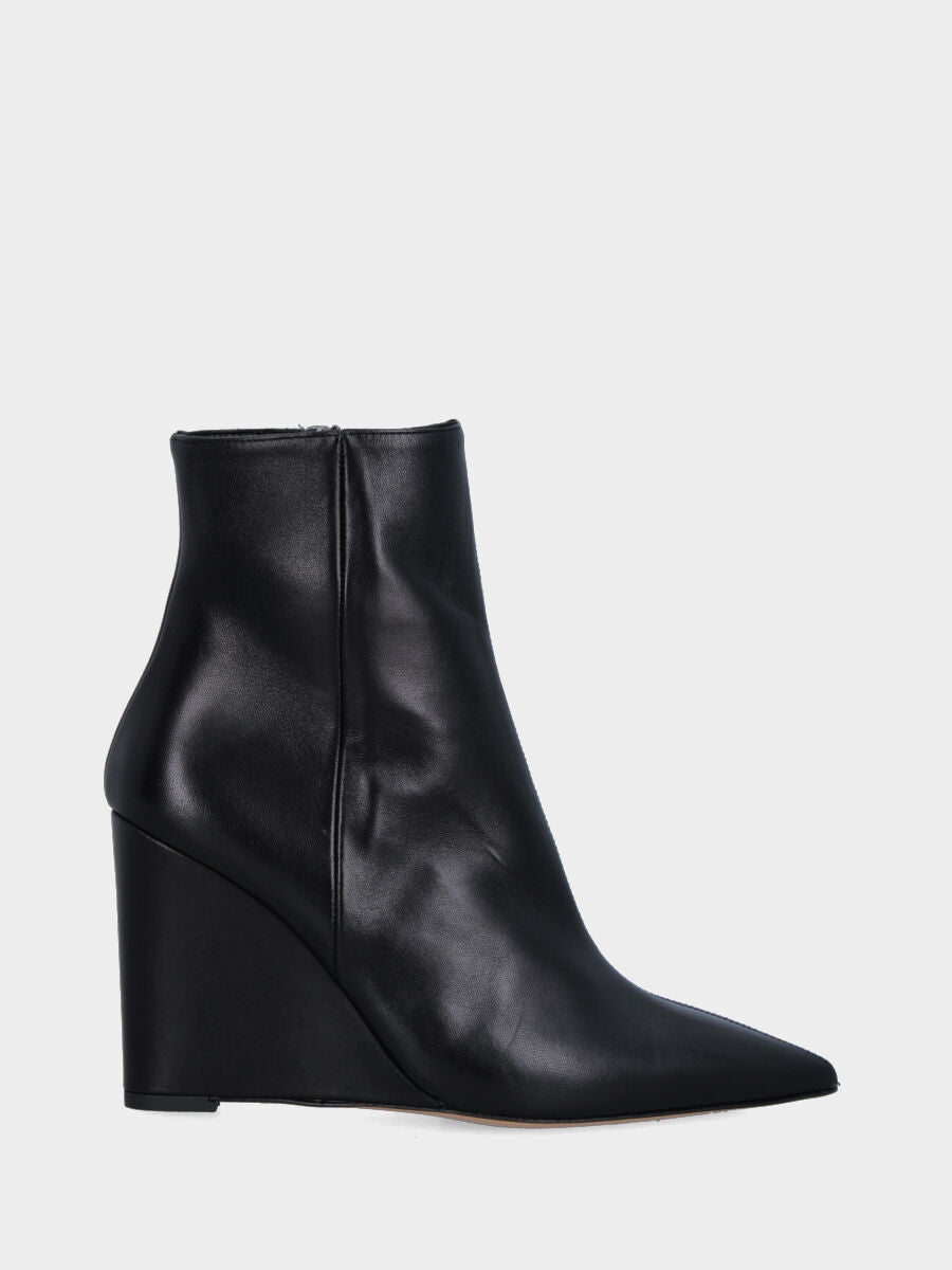 Stivaletto nero in pelle con zeppa