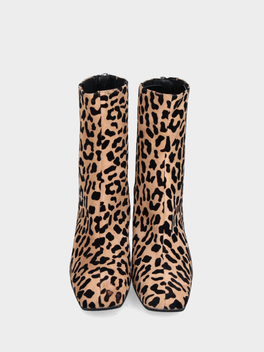 Animalier-Stiefelette aus Leder mit elastischen Riemchen