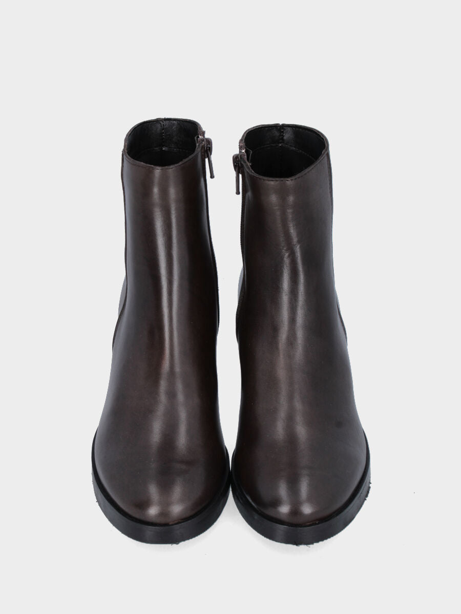 Brown leather ankle boot with side stitching and 50cm heel