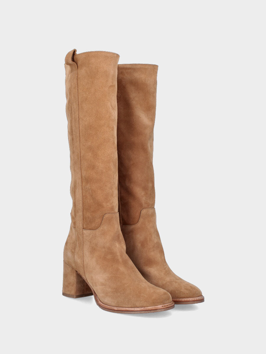 Stivale beige in camoscio con fascetta lungo il gambale