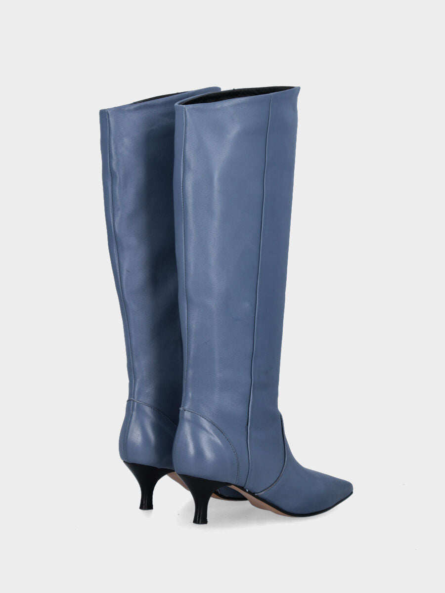 Botte bleue en cuir avec coupe oblique et talon fin