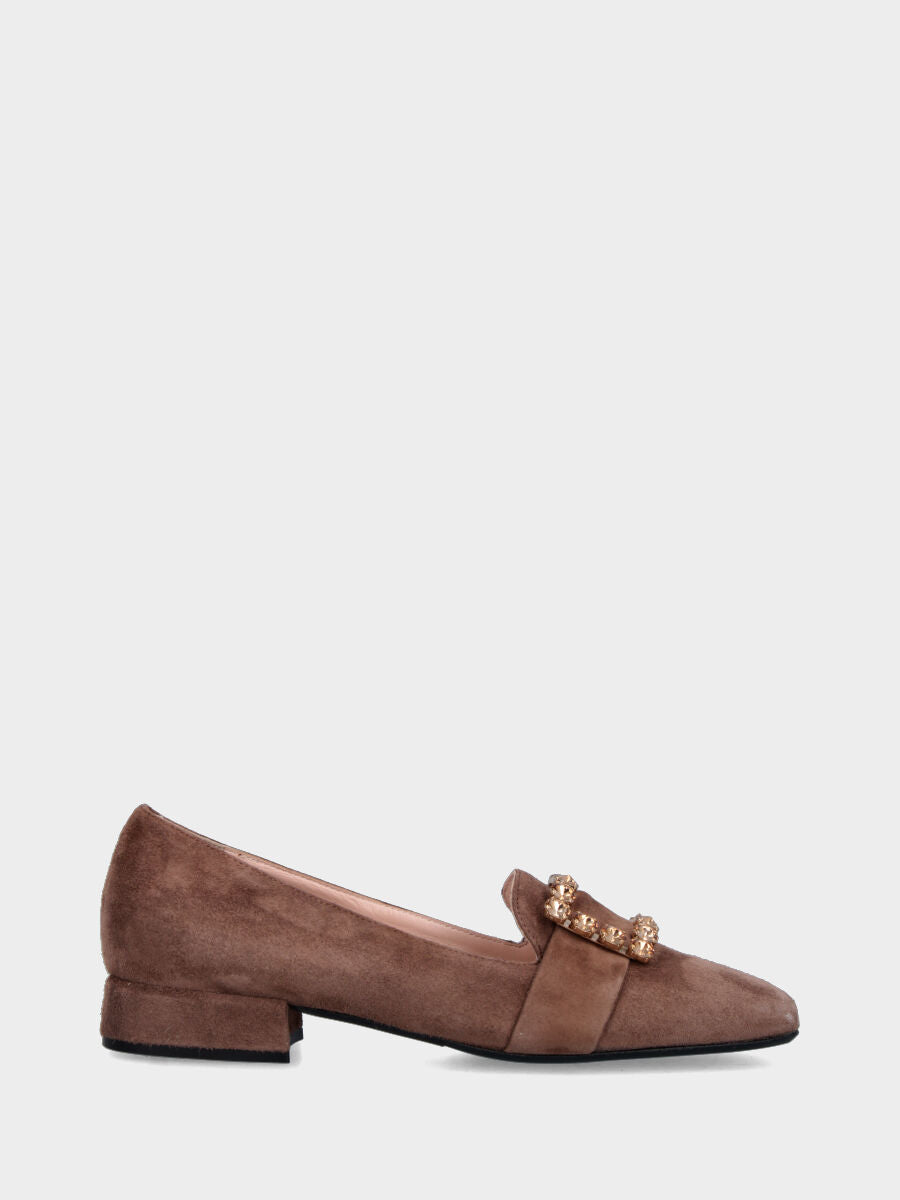 Pantofolina marrone in pelle con accessorio di cristalli